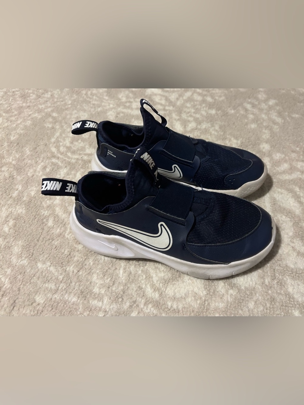 Nike Kids' Navy Blue and White Slip-On Athletic Boy Shoes in Boys Size 3 - Picture 2 of 8